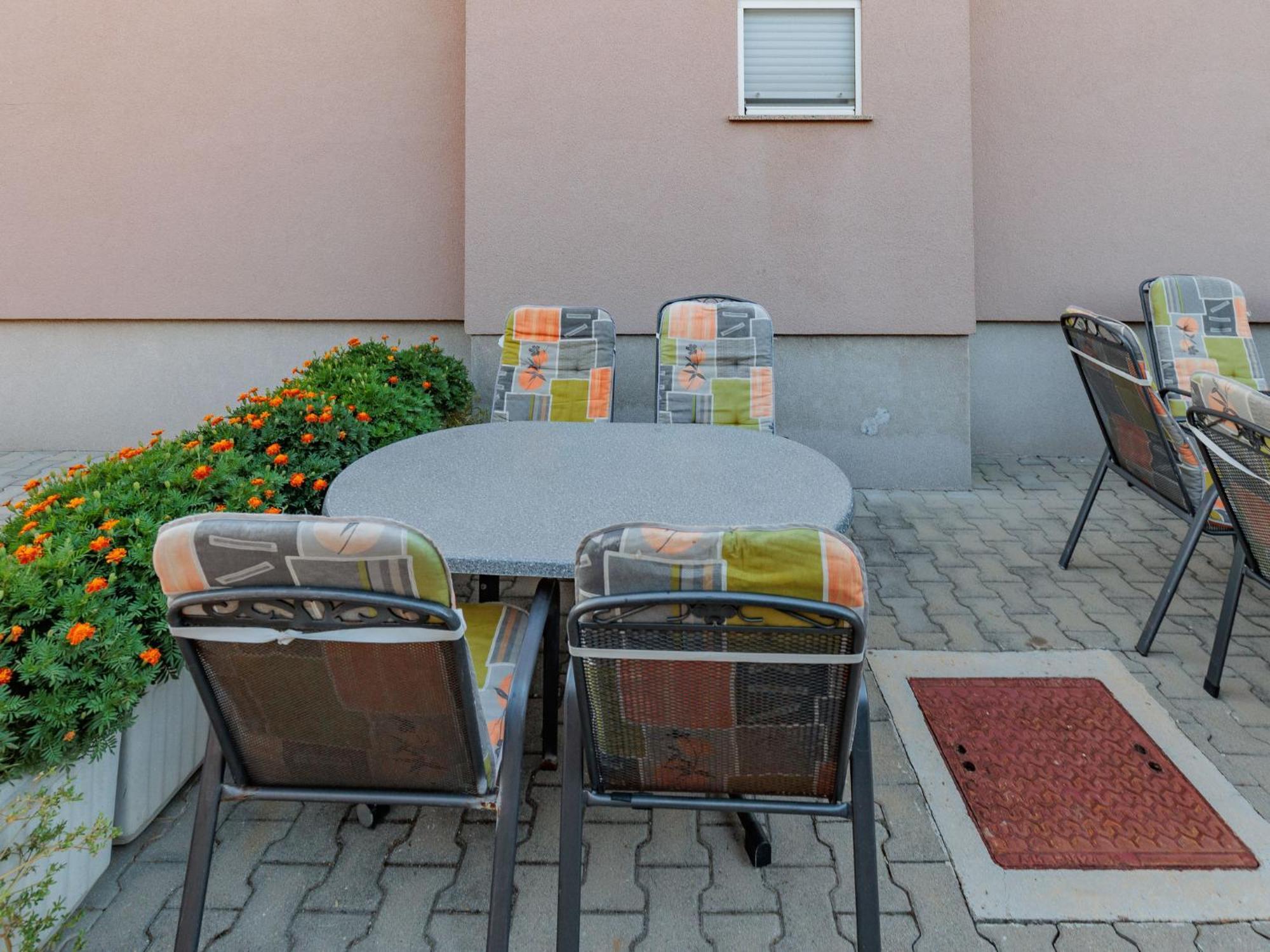 Apartment Mlasina-5 By Interhome Nin Kültér fotó